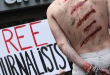 La “haine du journalisme” menace les démocraties, selon RSF