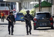 Attentat contre la police en Indonésie: quatre kamikazes tués (officiel)