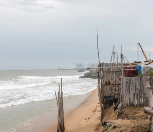 Au Togo, la mer avance et les communautés de pêcheurs doivent quitter les rivages