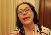 Zohour Boutaleb sur la place historique de l’émir Abdel Kader