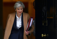 Brexit: les négociations sont « à un moment crucial » (Theresa May)