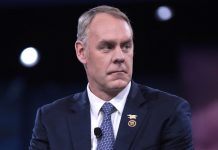 Trump annonce un nouveau départ de son gouvernement, son ministre de l’Intérieur