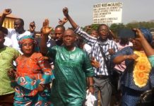 Guinée: des enseignants manifestent pour la démission du PM