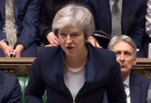 Grande Bretagne: les députés rejettent massivement l’accord de Brexit