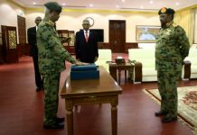 Soudan: le nouveau Premier ministre prête serment, nouvelles manifestations