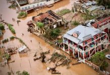 Cyclone en Afrique australe: au moins 356 morts, des milliers de personnes bloquées