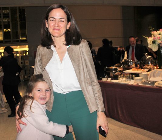 Lara de Mesa collects MIGA 2019 Gender CEO Award