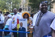 Des pro-et contre une nouvelle constitution en Guinée manifestent à New York