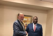 L’ambassadeur du Congo s’entretient avec le secrétaire d’Etat chargé des affaires africaines