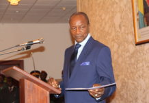 Guinée: Alpha Condé rompt le silence et annonce une constitution