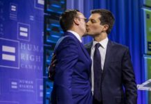 Dans l’Iowa, une électrice de Buttigieg veut changer son vote parce qu’il est gai