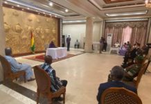 Guinée: Alpha Condé rend hommage au diplomate américain décédé à Conakry