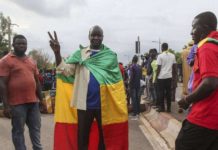 Mali: Le pouvoir lâche encore du lest en libérant les leaders de la contestation