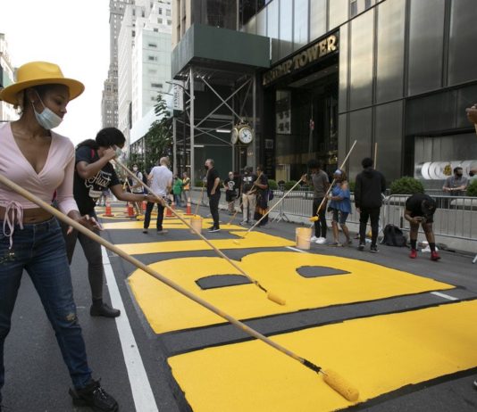 Etats-Unis: Le slogan «Black Lives Matter» peint devant la tour Trump à New York