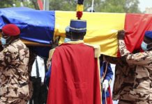 Tchad: aux funérailles d’Idriss Déby, la France assure la junte de son soutien pour la «stabilité»