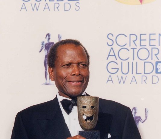 Sidney Poitier, premier acteur noir à remporter l’Oscar, est mort