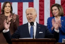 Etats-Unis: Biden charge le « dictateur » Poutine