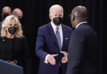Etats-Unis: Biden dénonce un acte de «terrorisme» et attaque le «poison» du suprémacisme blanc