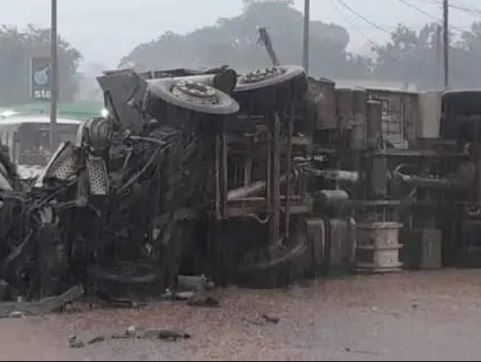 Guinée: plus de 24 morts dans une collision entre un bus et un camion, d’après un bilan officiel